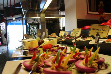 Al Diar Dana Hotel - Image 30