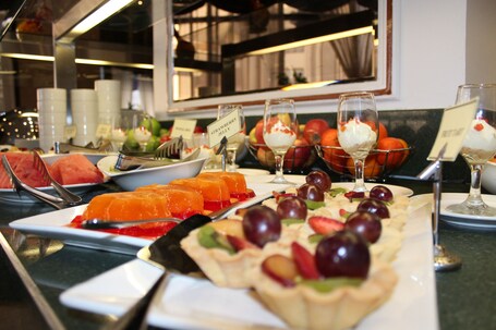 Al Diar Dana Hotel - Image 24