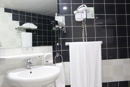 Al Diar Dana Hotel - Image 14