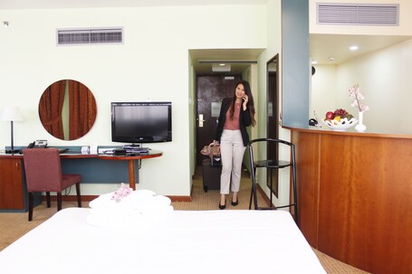 Al Diar Dana Hotel - Image 20