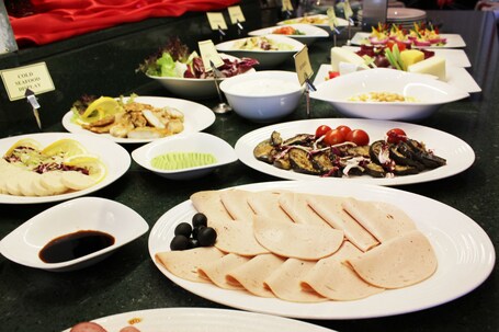 Al Diar Dana Hotel - Image 16