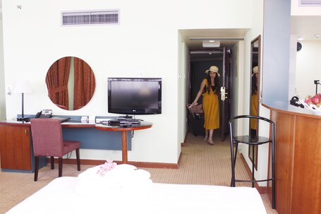 Al Diar Dana Hotel - Image 45