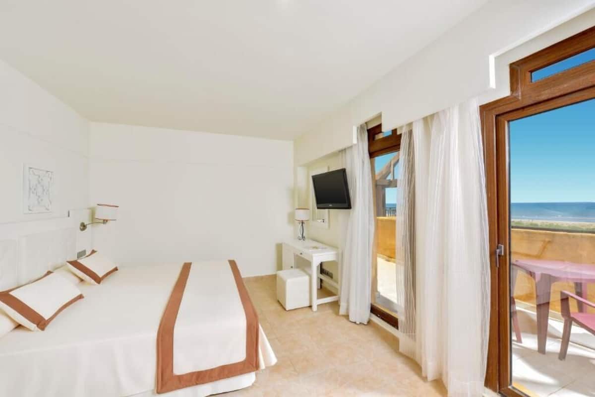 Caja fuerte, escritorio, cunas gratuitas y wifi gratis