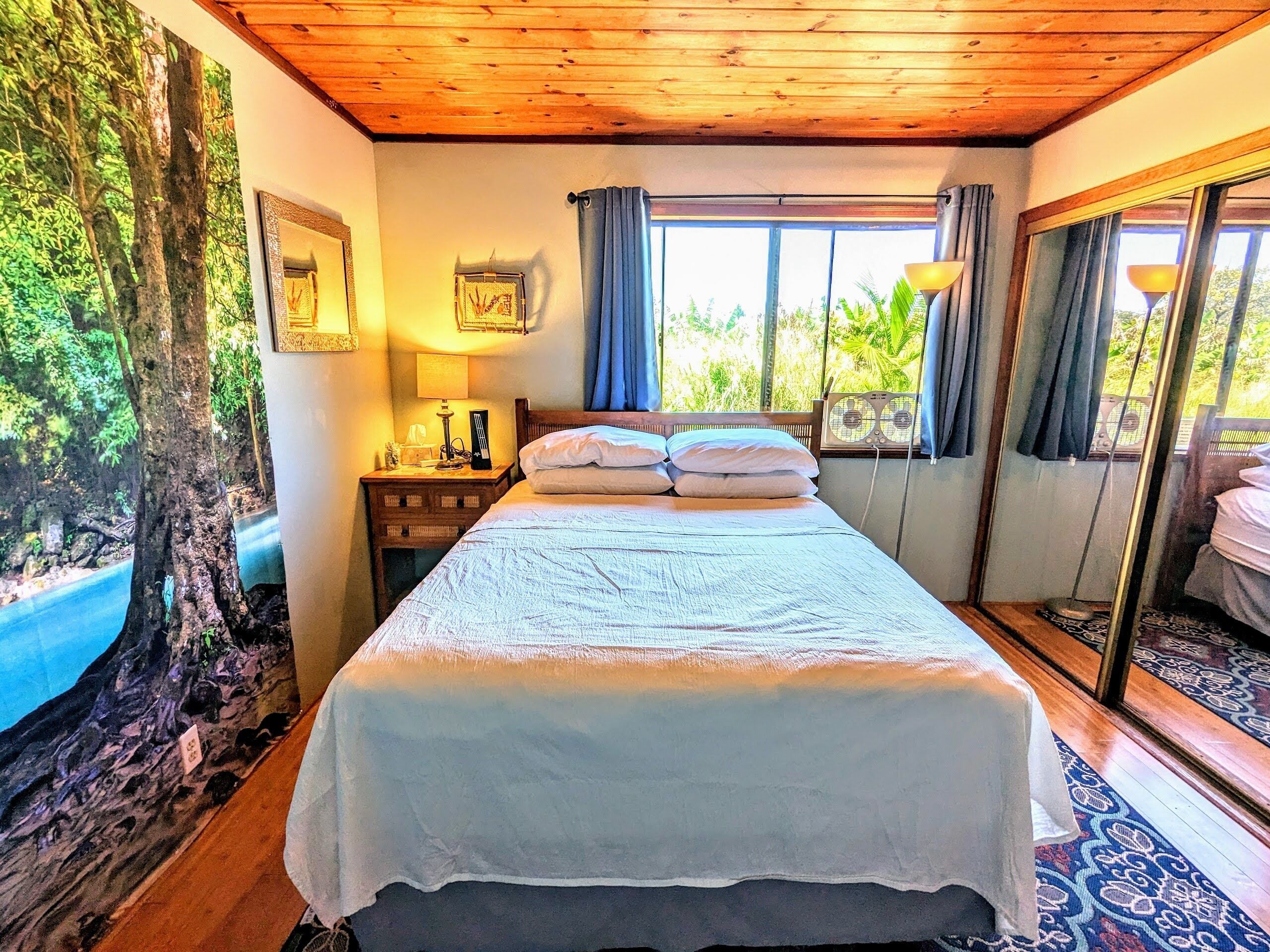 ダブルルーム クイーンベッド 1 台 共用バスルーム | 客室ごとに異なる装飾、客室 ごとに異なるインテリア、WiFi (無料)、ベッドシーツ