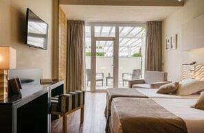 Premium Room, 2 adults | Minibar, in-room safe, desk, soundproofing - Hotel Alga (Palafrugell)
