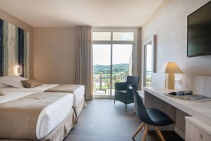 Minibar, in-room safe, desk, soundproofing - Hotel Alga (Palafrugell)