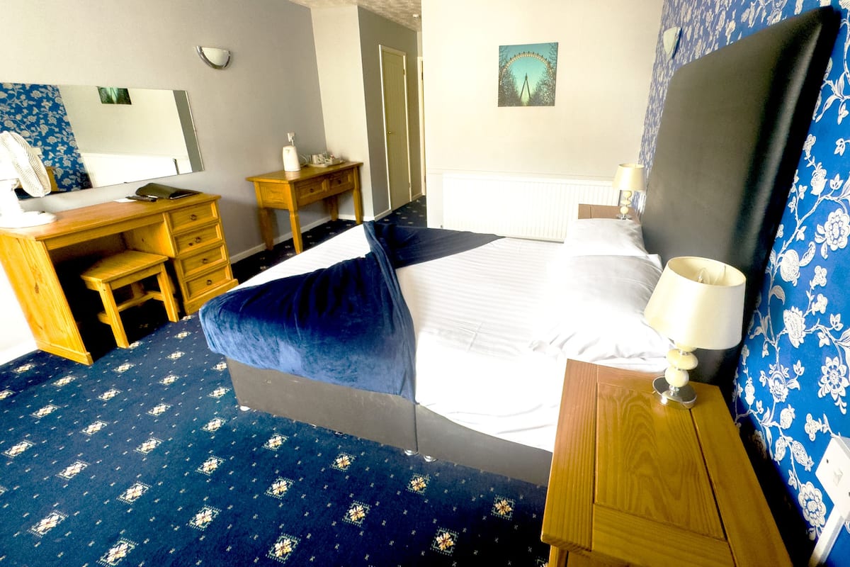 Premier Double Room, Ensuite (with shower over bath)