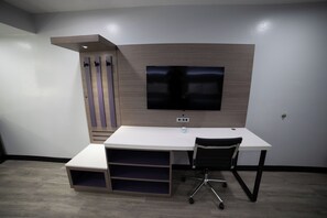 双人房或双床房, 无烟房 | 办公桌、免费 WiFi、床单