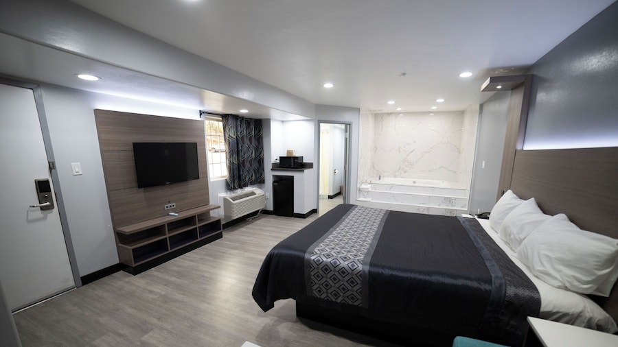 Express Inn & Suites