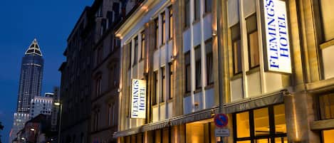 Fasade – kveld/natt