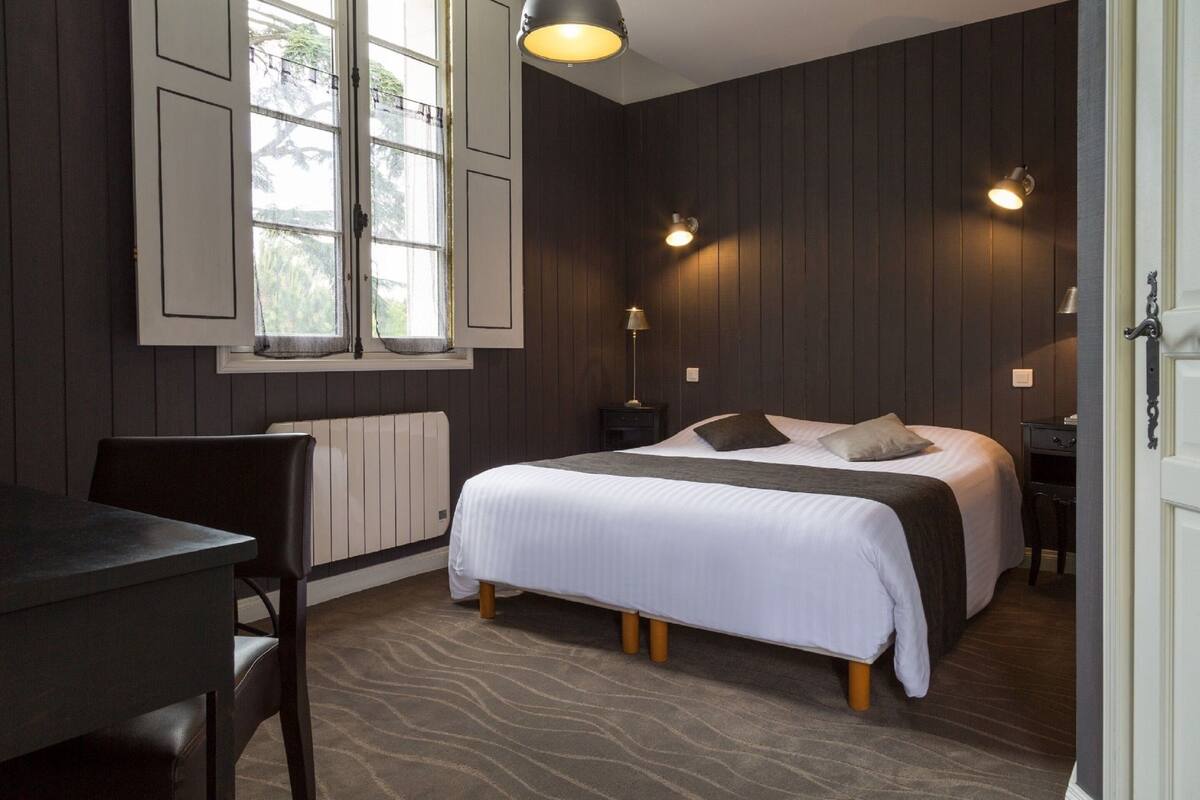 superior double or twin room | in-room safe, individually decorated, desk, soundproofing