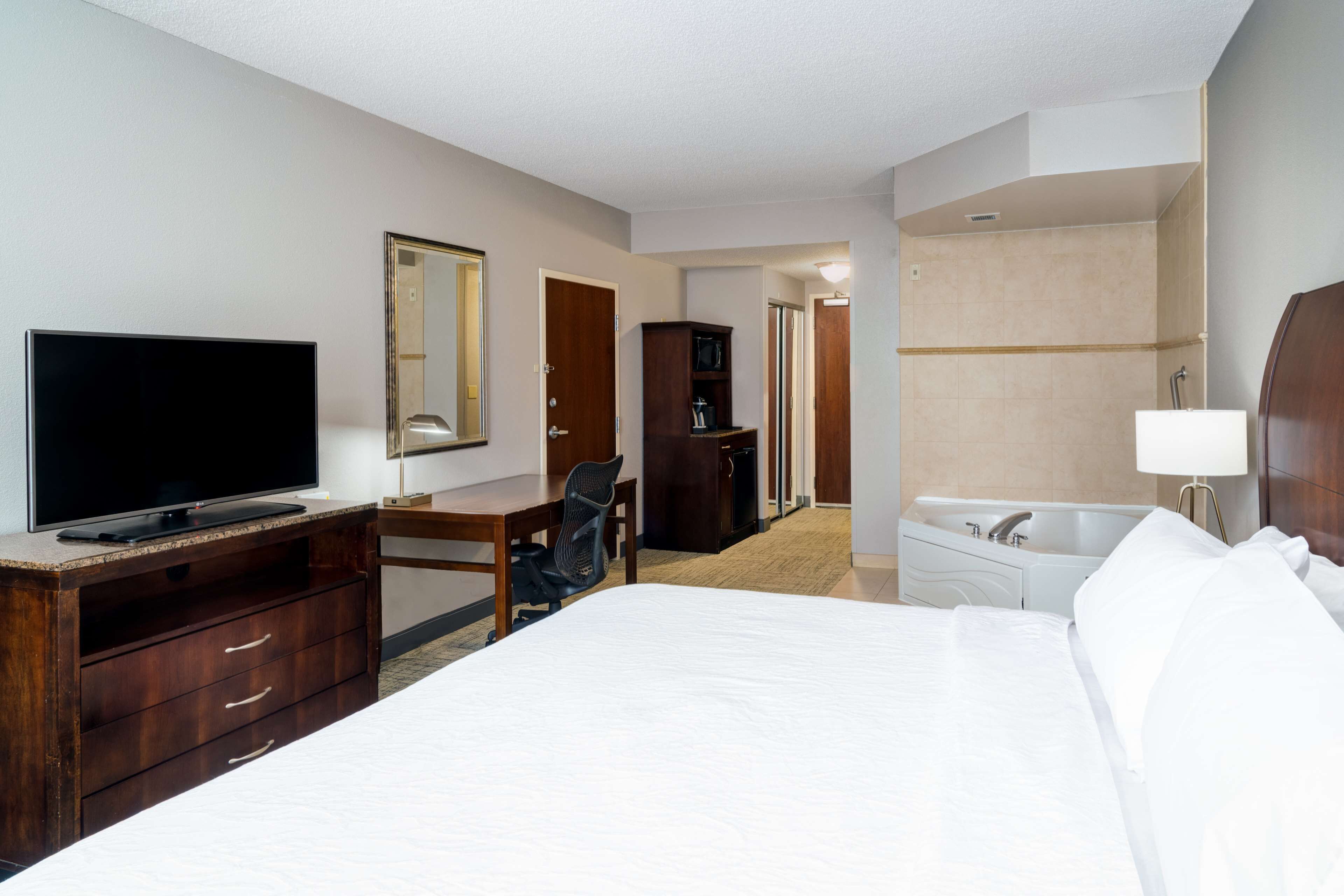 king evolution whirlpool | hypo-allergenic bedding, in-room safe, desk, blackout curtains