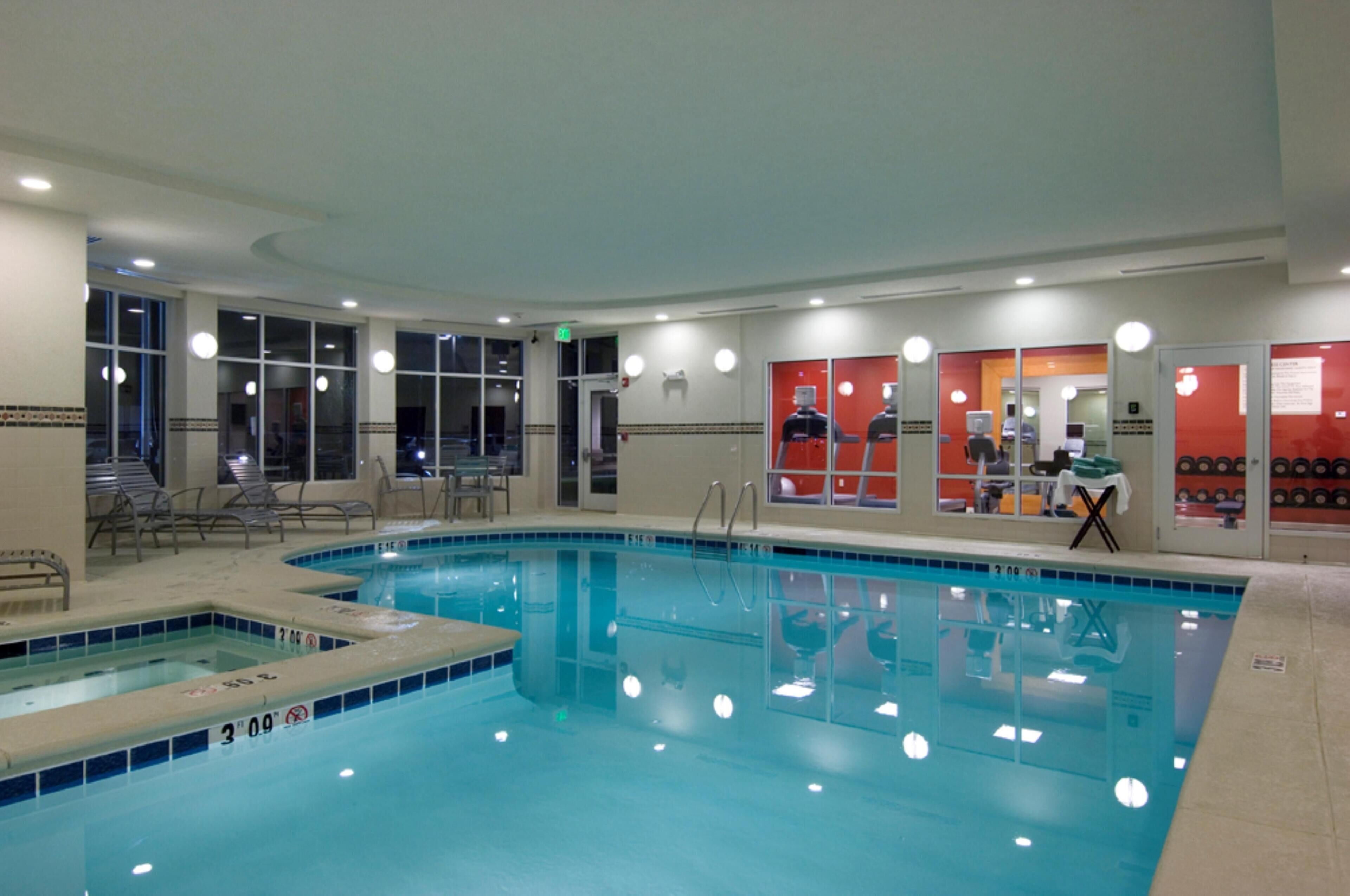 Una piscina cubierta