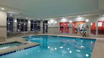 Una piscina cubierta