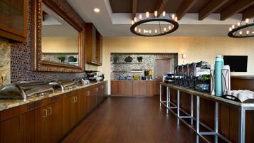 Esmorzar diari d'estil bufet gratuït