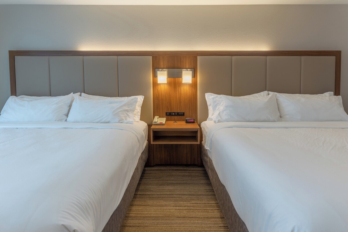 In-room safe, desk, laptop workspace, blackout drapes