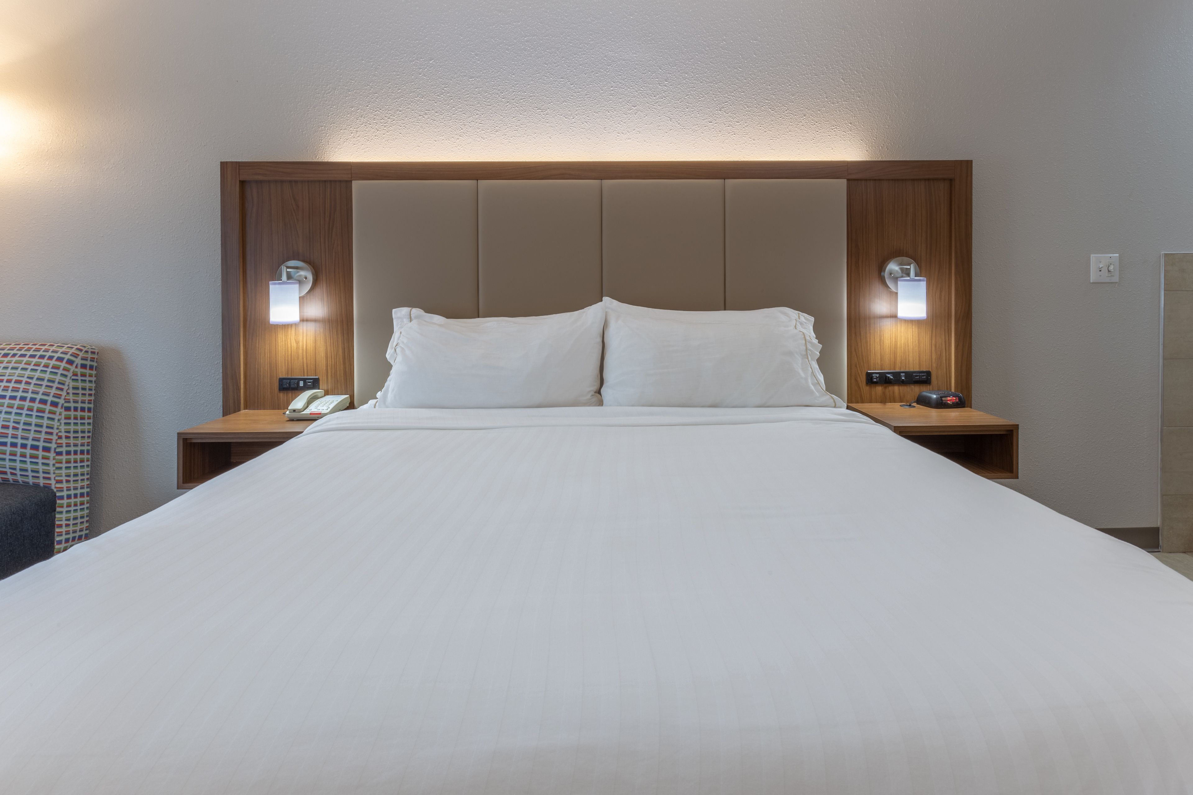 standard room, 1 king bed, accessible (mobility accessible) | in-room safe, desk, laptop workspace, blackout curtains