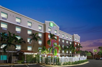 Holiday Inn Express & Suites Pembroke Pines-Sheridan St by IHG