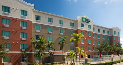 Holiday Inn Express & Suites Pembroke Pines-Sheridan St by IHG
