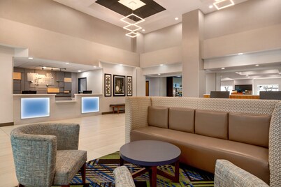 Holiday Inn Express & Suites Pembroke Pines-Sheridan St by IHG