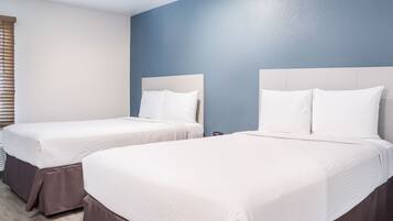 Skrivebord, arbejdsområde til bærbare computere, strygejern/strygebræt