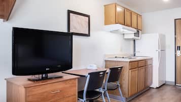 Desk, laptop workspace, iron/ironing board, free WiFi