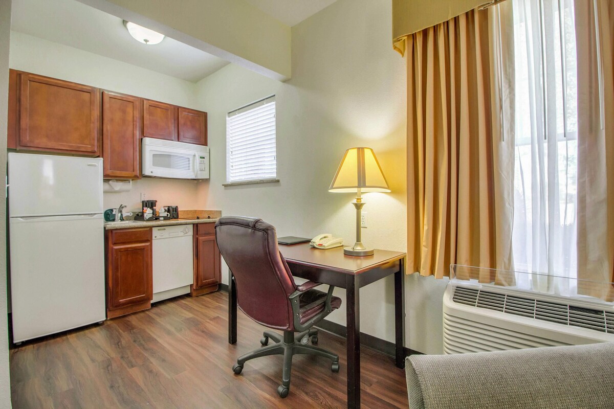 In-room safe, desk, laptop workspace, blackout drapes
