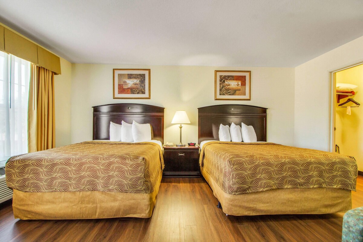 In-room safe, desk, laptop workspace, blackout drapes