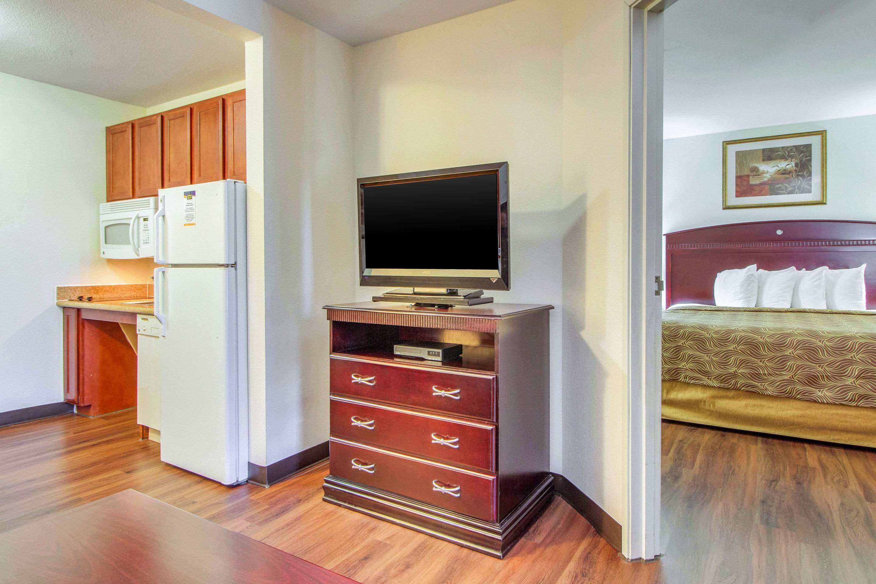 Photo - MainStay Suites Texas Medical Center-Reliant Park