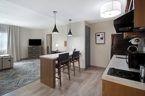 Full-sized fridge, microwave, stovetop, dishwasher