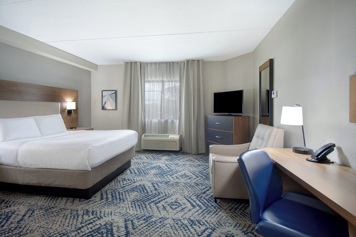 Studio Suite, 1 King Bed - Newly Renovated | Premium bedding, desk, laptop workspace, blackout drapes