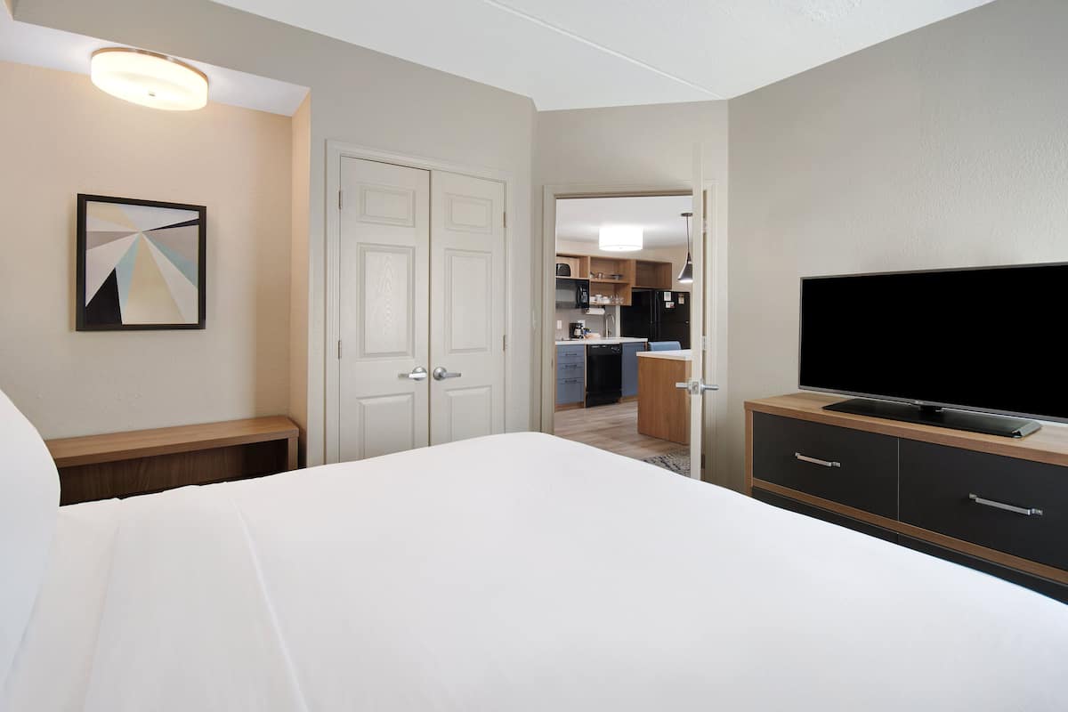 1 habitación, ropa de cama de alta calidad y escritorio