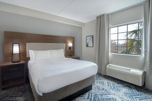 Room, 1 Queen Bed, Accessible (Roll-In Shower) | Premium bedding, desk, laptop workspace, blackout drapes
