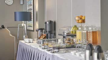 Petit déjeuner complet (14.95 GBP par personne)