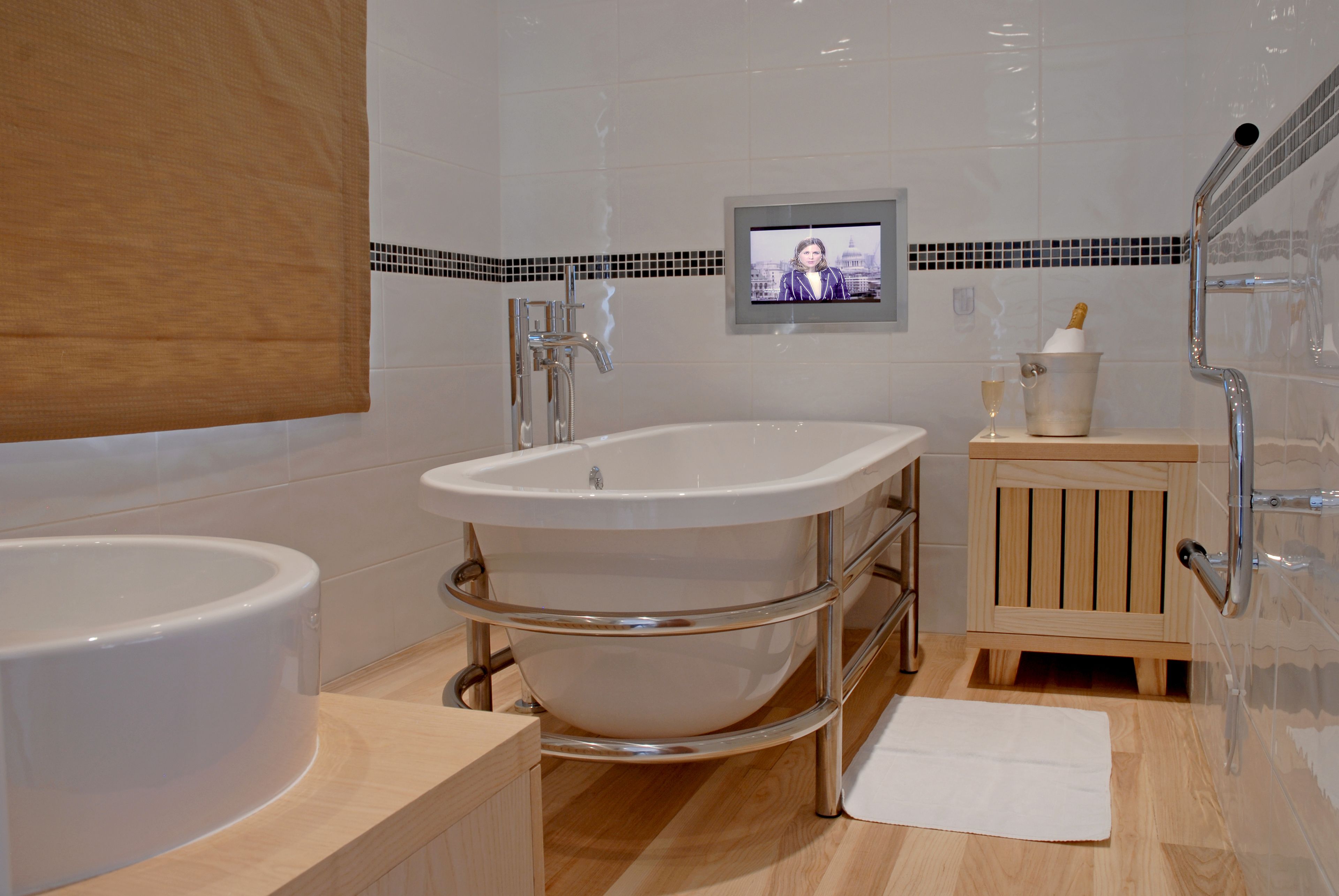 premium double room | deep-soaking bathtub