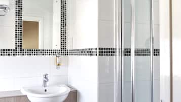 Standard Room, 1 Double Bed | Bathroom