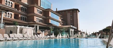 Seasonal outdoor pool, open 11:00 AM to 8:30 PM, pool umbrellas