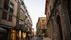 A hotel with a sign reading "HOTEL" and a visible entrance. - Masini Hotel (Forlì)