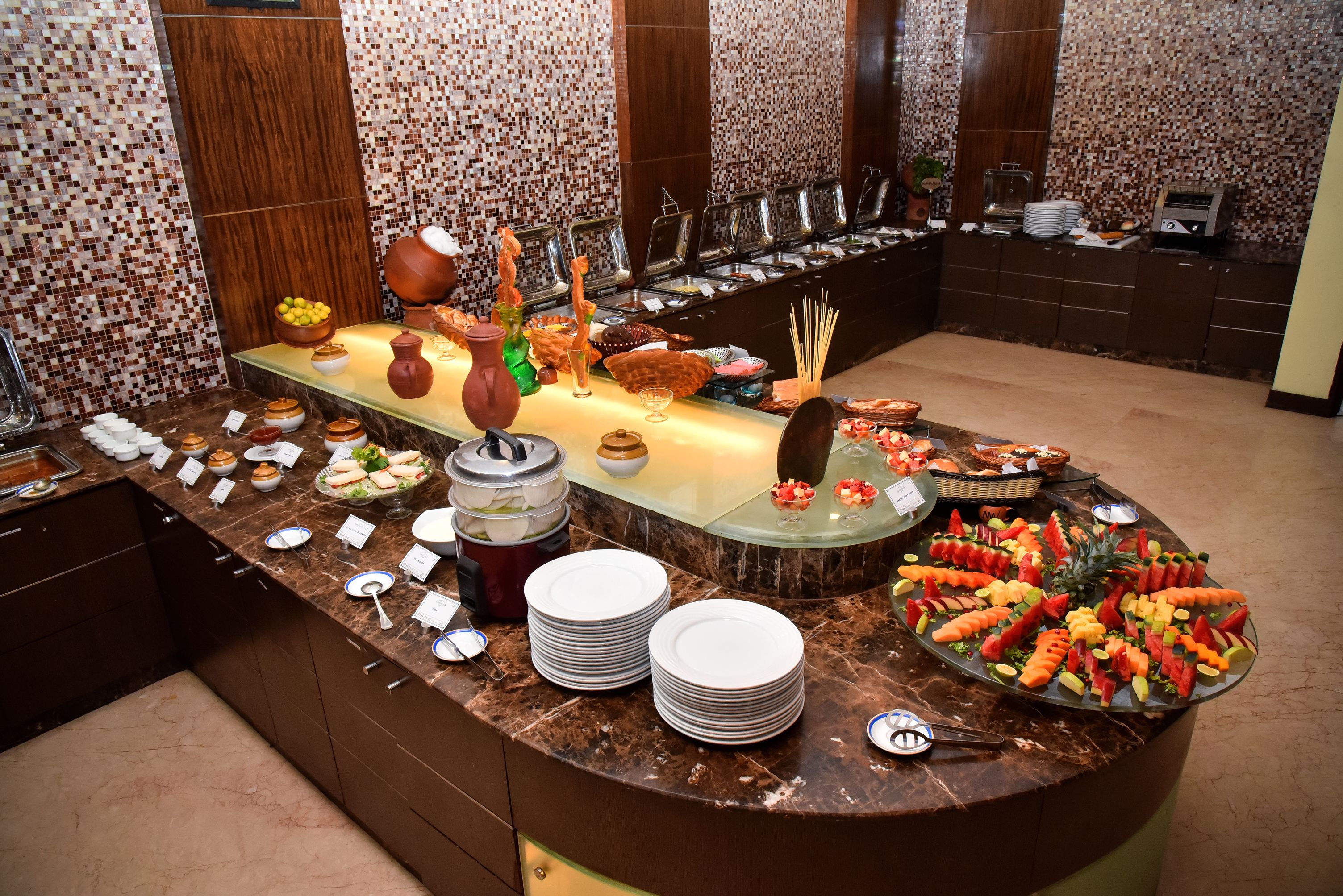 Daily buffet breakfast (INR 473 per person)
