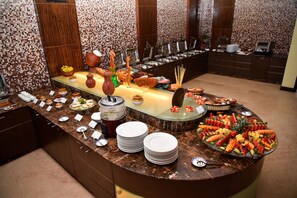 Daily buffet breakfast (INR 473 per person)