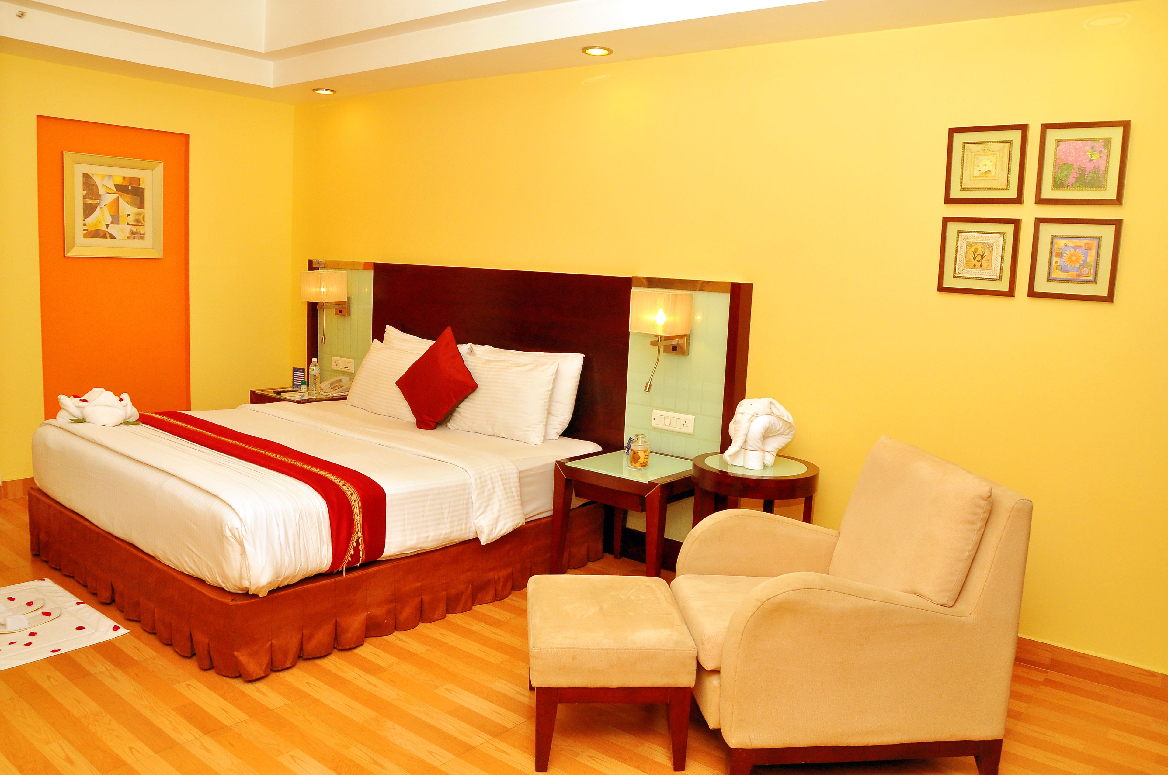 Deluxe King Room Free Drop to Sipcot IT Park | Egyptian cotton sheets, premium bedding, minibar, in-room safe