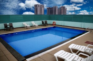 Indoor pool, sun loungers