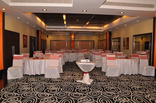 Gokulam Park Sabari OMR Hotel