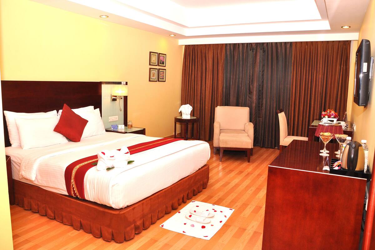 Deluxe King Room | ผ้าปูที่นอนฝ้ายอียิปต์, เครื่องนอนระดับพรีเมียม, มินิบาร์