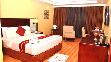 Deluxe King Room Free Drop to Sipcot IT Park | Egyptian cotton sheets, premium bedding, minibar, in-room safe