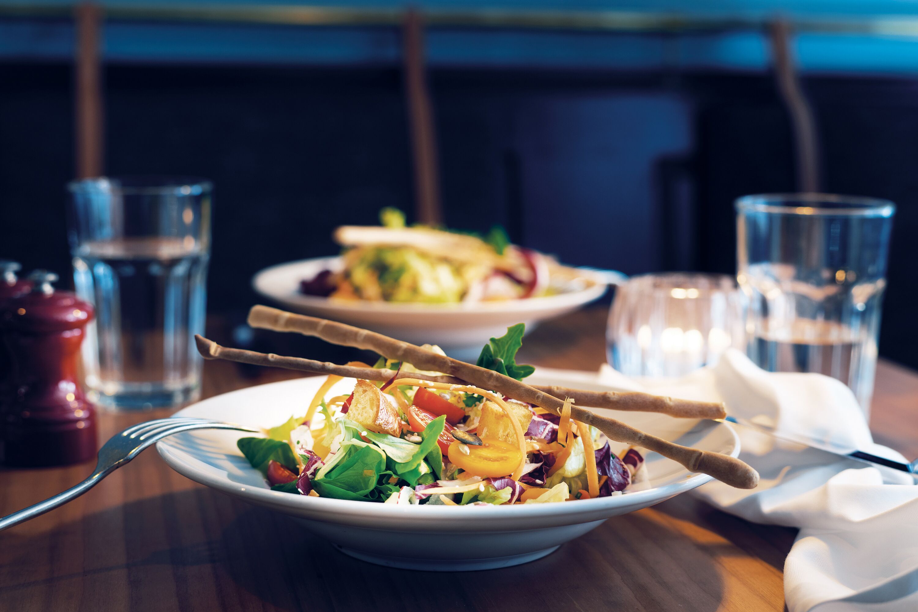 lunch and dinner served, international cuisine