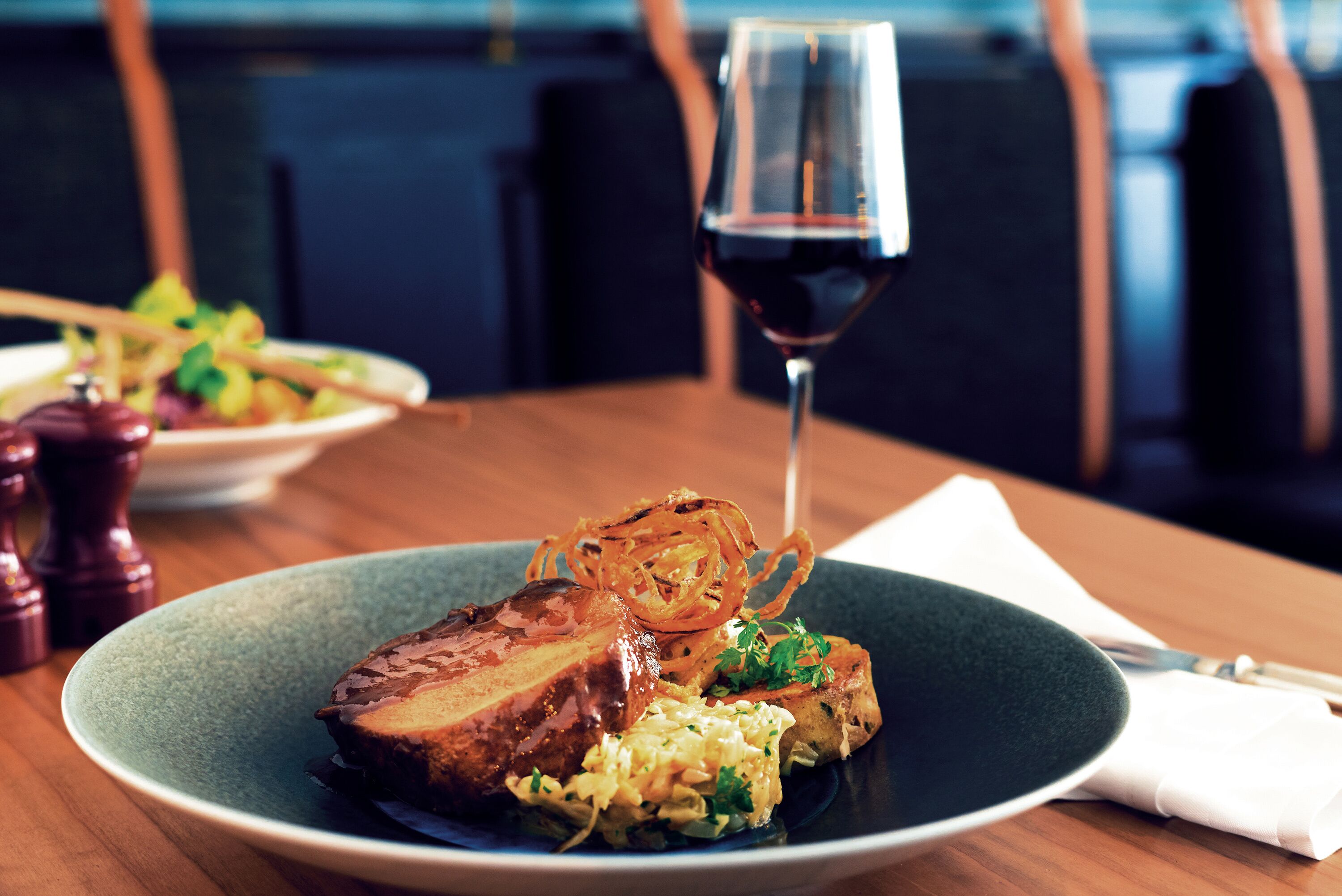 lunch and dinner served, international cuisine