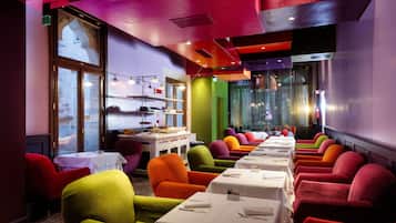 Petit déjeuner buffet (25 EUR par personne)