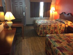 Desk, laptop workspace, iron/ironing board, bed sheets - San Augustine Inn (San Augustine)