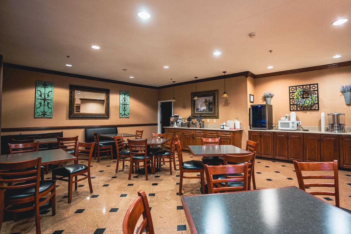 free daily continental breakfast